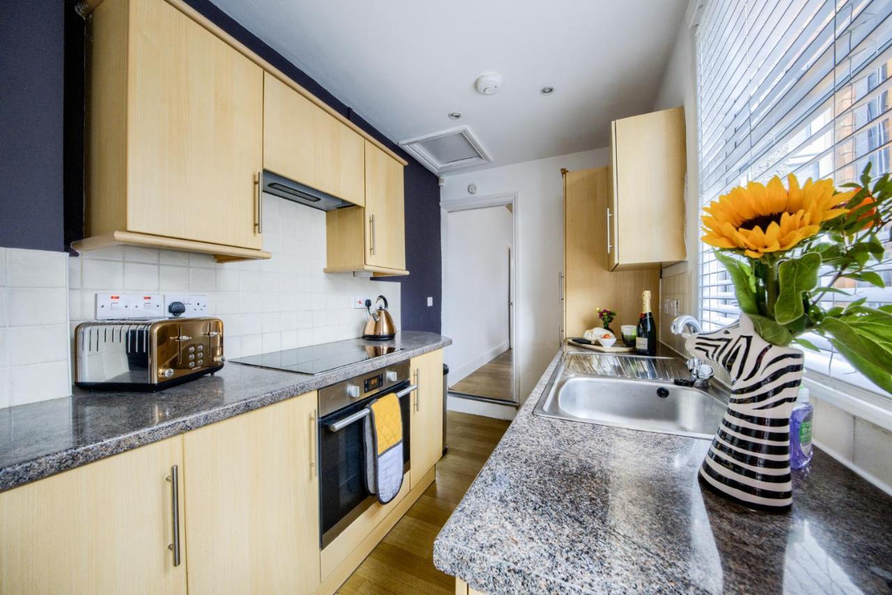 Coventry Fashionable House, City Centre, Free Parking, Sleeps 4, By Empower Homes Exterior photo